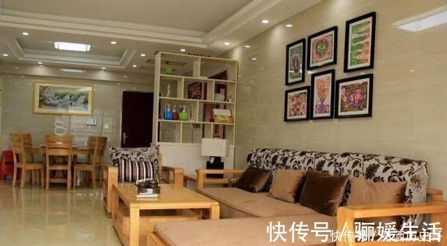 踢脚线|朋友装修坚持不用踢脚线, 客厅装修这么漂亮还是有诀窍的！