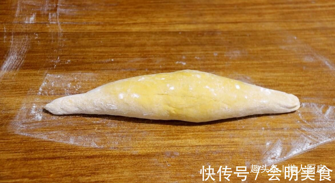 一块南瓜,一碗面粉,教你用电饭锅做好吃的南瓜花卷,比蒸的好吃