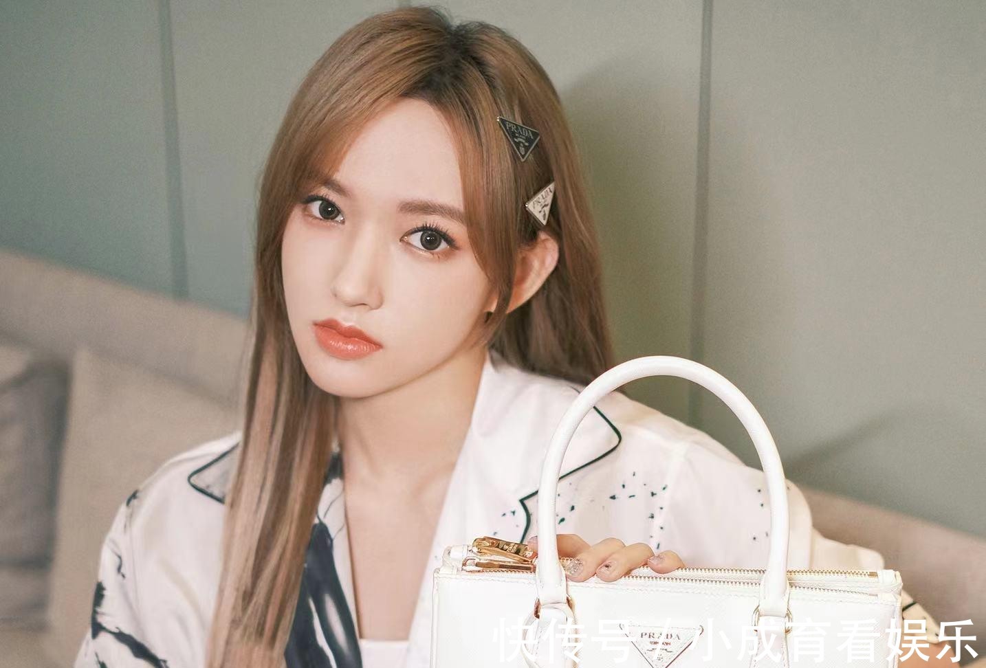 刘海|五官有3个特点的普通女生,很适合留空气刘海,显嫩还时髦