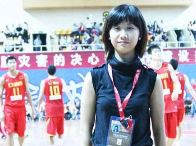 对骂|被认成王治郅前妻,与翟晓川对骂的女记者来头不小,15年从业经历