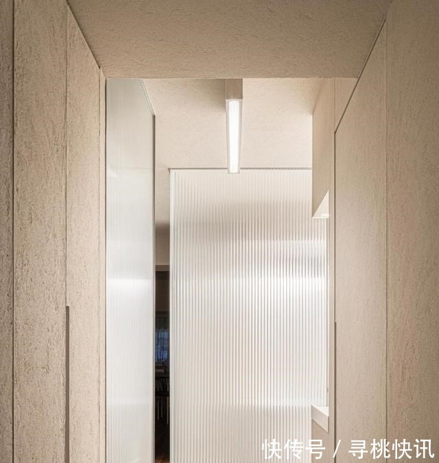 卫生间|56㎡四室公寓,空间全打通长虹玻璃做隔墙,改成开放一居室更安逸