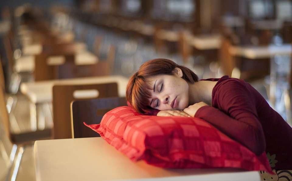 颈椎病：有没有合适的自我疗法？还真有4种，选择合适的