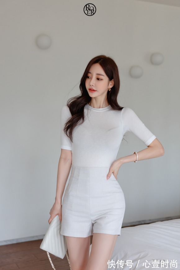 搭配|女神孙允珠时尚搭配：粉色柔情水漾清新淡色半袖裙
