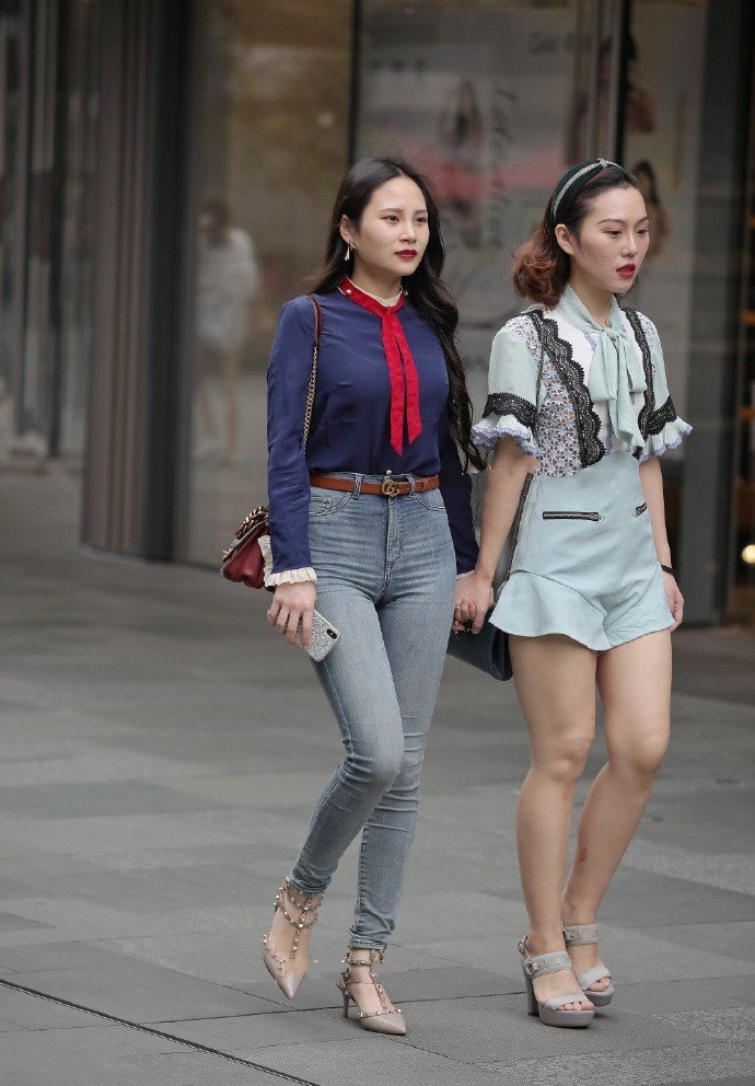 清纯|美女街拍:超级清纯的妹子,很小巧的一只,显得很精致,爱上她会是多么甜蜜