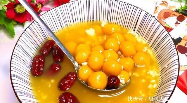 南瓜别做南瓜饼了，加一碗糯米粉，不煎也不炸，出锅连汤都不剩