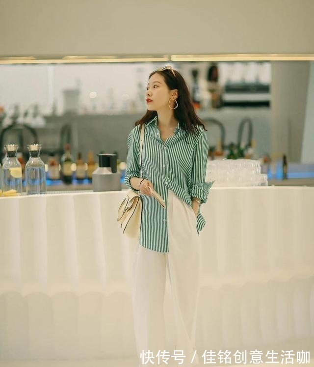 色系 初秋流行这样一组穿搭“衬衫+阔腿裤”,简单高级还不挑人!