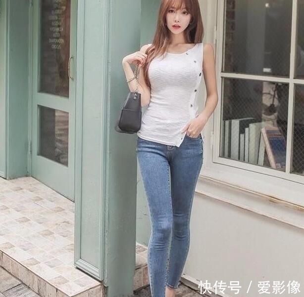 清新迷人的牛仔裤美女,清爽十足,成熟又知性