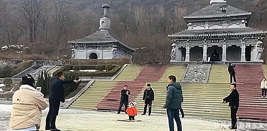 “豪横舅舅”带8个外甥过假期,吃饭排队出门,一顿能吃6斤米