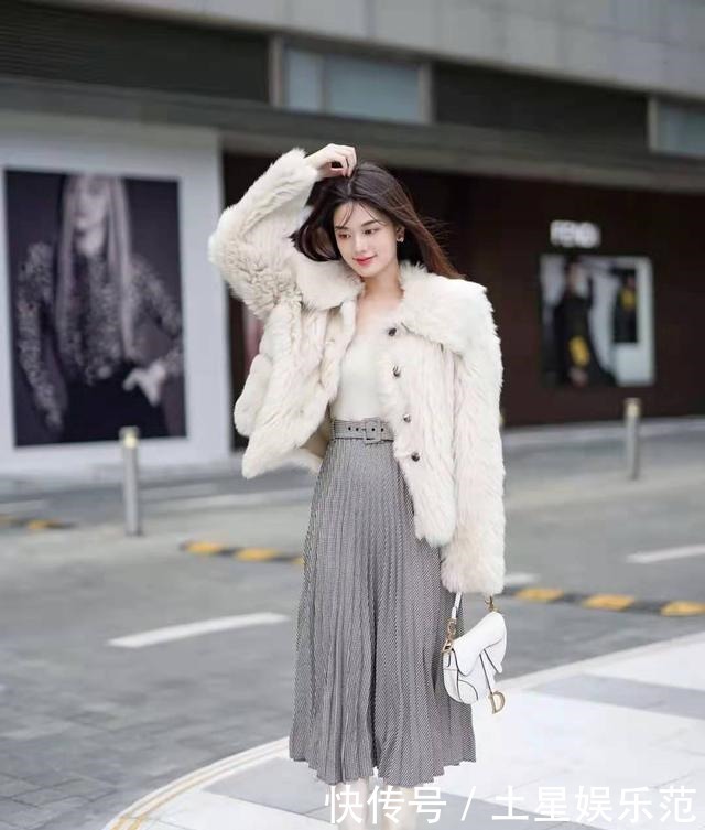 选择|年会你得这样穿,“仙女风”的外套+裙子混搭,轻松惊艳众人