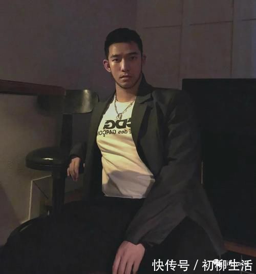 肌肉|185cm肌肉男模走红,雄性荷尔蒙让网友不淡定了