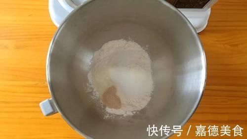 面团|盐面包，无法抵挡的岩盐风味！怎么吃都不腻