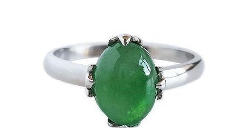 翡翠 翡翠首饰种类多样,女人的一生中,应该拥有哪三种类型!