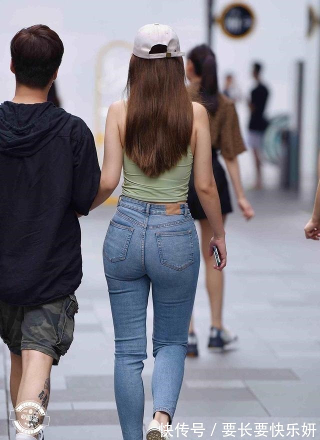 女生 束腰包臀的打底裤,选对裙型的女生,时尚美丽!