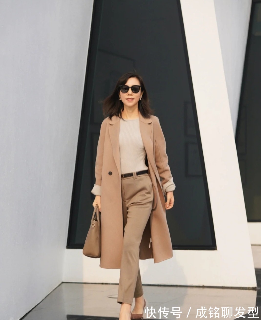 长大衣 不用刻意装嫩扮少女,这些四十岁+女人的穿搭好看又高级,超有范