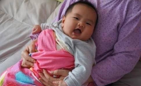 发育|宝宝睡醒后如果有这个表现,恭喜了,说明大脑发育很好,很聪明