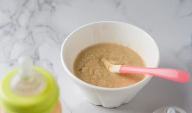 小云|八个月宝宝发育迟缓,原因是添加辅食不当惹的祸,家长要引起注意