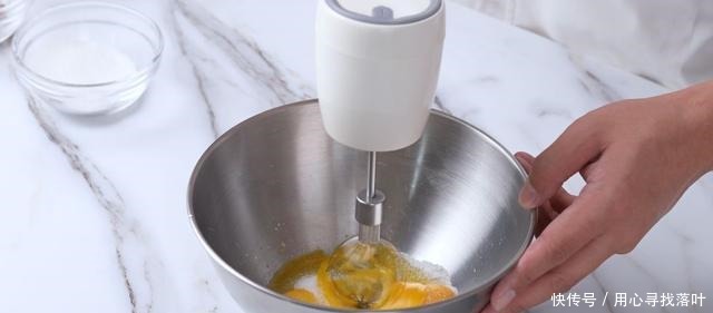 你还在为戚风蛋糕翻车而烦恼吗手把手教你做完美的椰椰醇香蛋糕