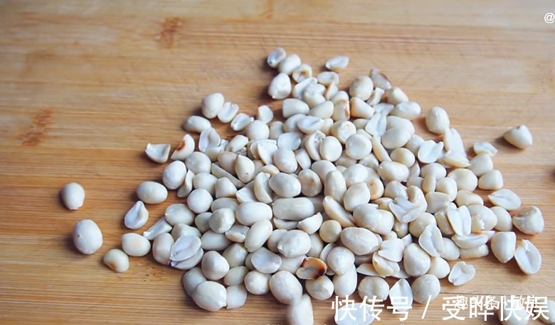 盆子|花生里放勺黑芝麻，酒店一碗38，在家做只花6元，香甜软糯好吃