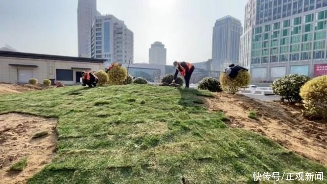 工程最后冲刺，二七广场隧道开始铺装沥青