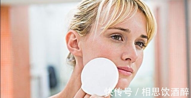 洗脸|洗脸后,直接用手拍打爽肤水?怪不得皮肤差!这样做才是正确的