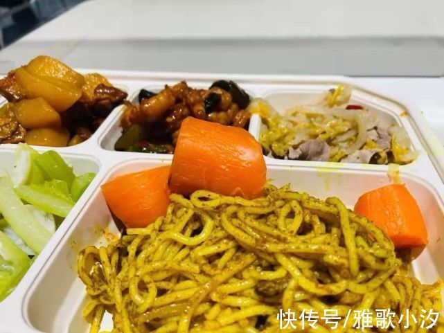 小蛋糕|北京冬奥志愿者晒“春节伙食”，堪比在家过年