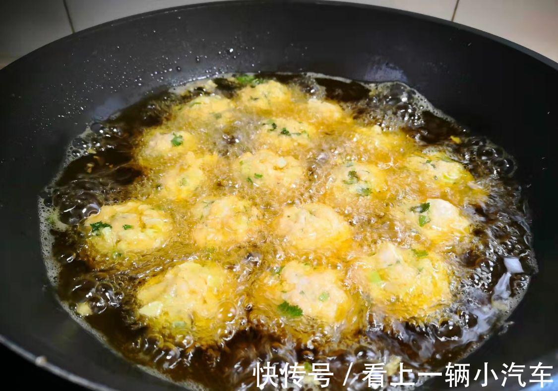 冬季,一定要吃这个“馅”的素丸子,不油不腻,比肉丸子还要好吃