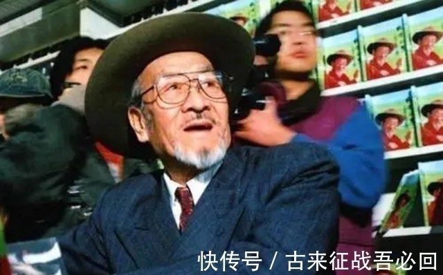 画作#“疯子画家”瘫痪后用左手画画,年近70岁收废品,称一生愧对儿子