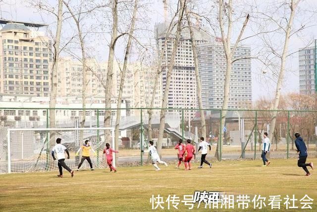 中国女足|陕西U16女足开训爱心企业送洛川苹果加油助威