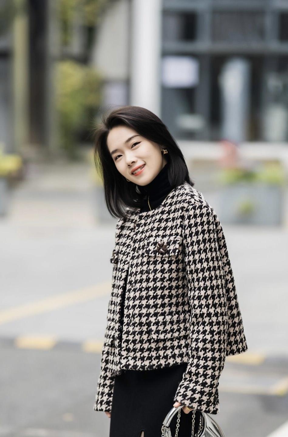 搭配 “小香风外套”才是冬季穿搭的yyds,优雅知性又干练,谁穿谁美