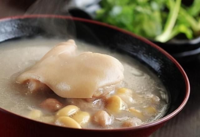 胶原蛋白|炖猪蹄,用1个窍门,时间能省一半,猪蹄软烂脱骨,满满胶原蛋白