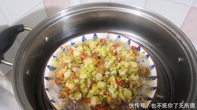 春天常给家人吃这道蒸菜，有营养味道鲜美，满满一盘都嫌少