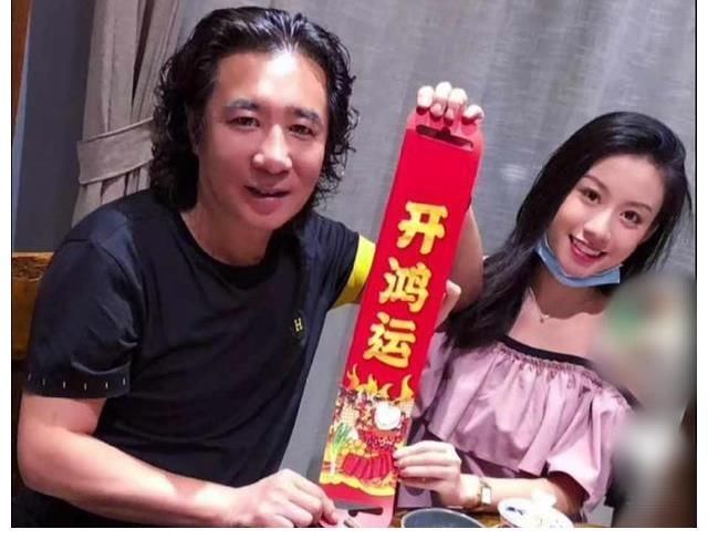 終于知道伍珂玥為什么能奪冠了，你看她老爸是誰