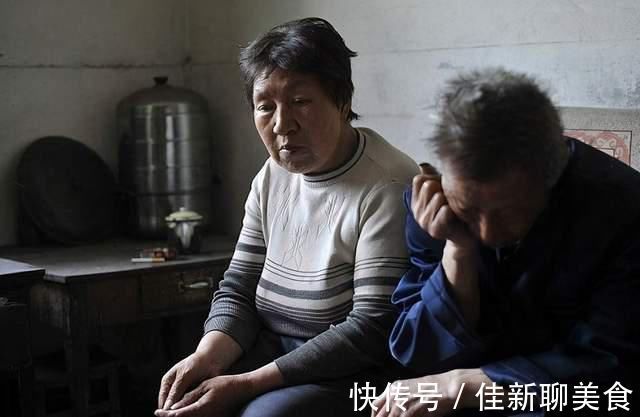 985大学|985大学生,活成一个“笑话”,父母:砸锅卖铁供他读书错了吗