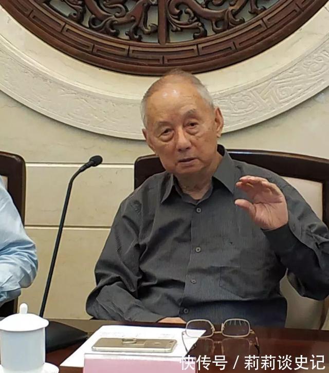 刘慈欣|被国资委点名批评,奥巴马催更,刘慈欣的《三体》到底多有毒?