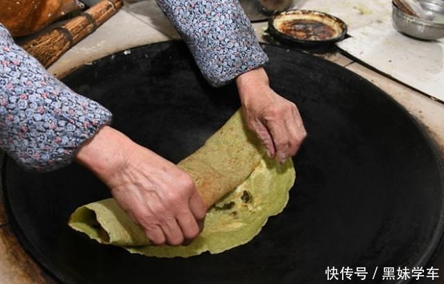 老奶奶卖“祖传”小吃,4元1张供不应求,合肥人3天不吃想得慌