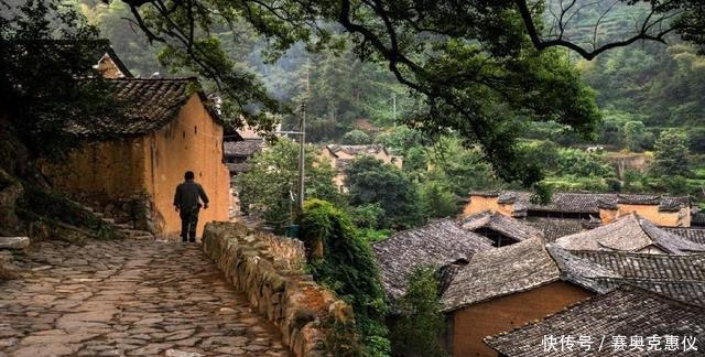 浙江一座350年得到古村，享有“金色布达拉宫”之称，人少景美