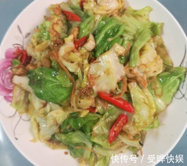炒包菜时，包菜直接下锅炒就错了！很多人不懂，难怪不好吃