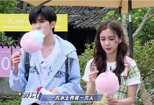 观众|蔡徐坤带球跑被邓紫棋撕名牌,baby极力帮忙,动作却令观众无法接受