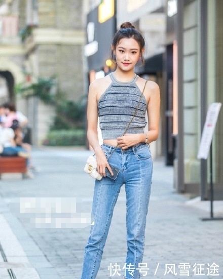 成熟|美女街拍:眉如弯月成熟很美的小姐姐,穿着尽显女人味!