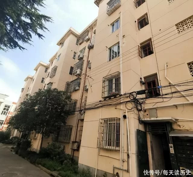 上海一小夫妻在卫生间离奇身亡，家属起诉房东索赔99万，后来如何