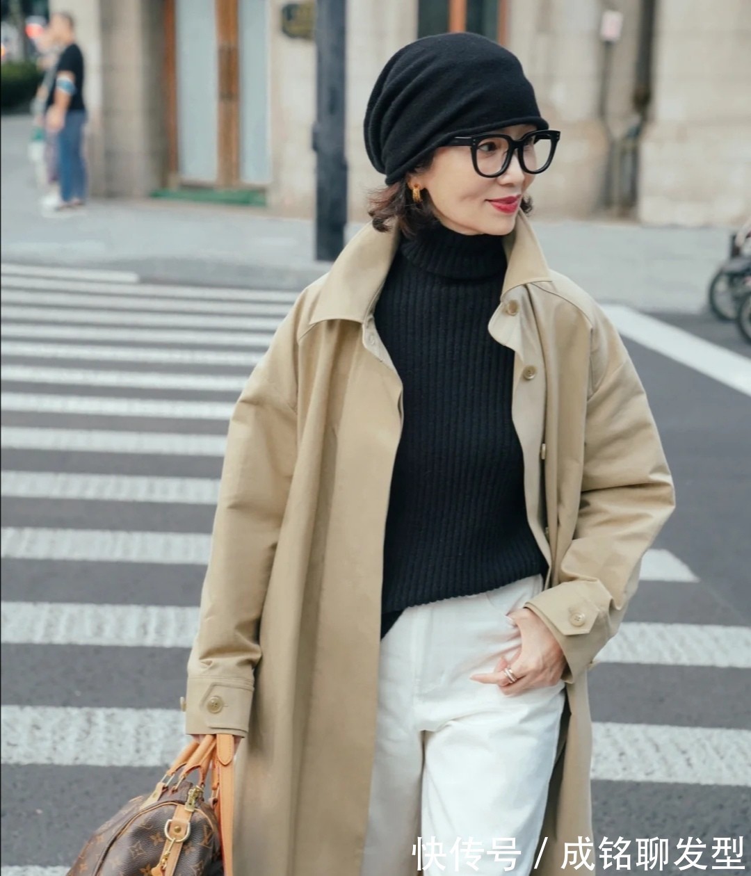 构造|57岁的三木妈时尚感不输女儿,自然优雅端庄大气,美得与众不同