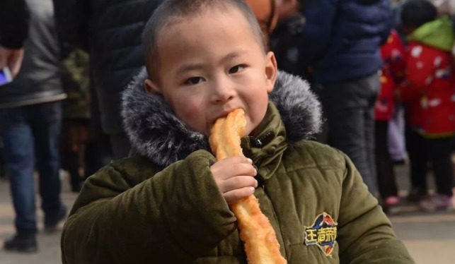 汤泡饭|儿科医生:三种早餐最伤脾胃,尤其是第一种。父母不再给孩子吃