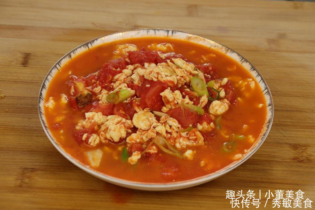  西红柿炒鸡蛋，先炒鸡蛋还是先炒西红柿很多人搞错，难怪不好吃