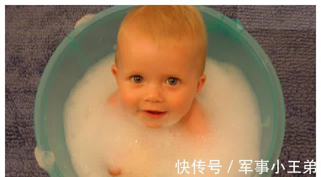 创口贴|冬天给娃洗澡“时机”要看好,避开3个时间点,洗得舒服还不感冒