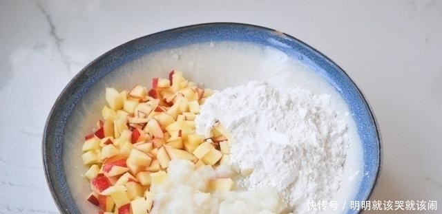 山药加入苹果,做好吃的小零食,一口一个,比蛋糕健康多了,特香