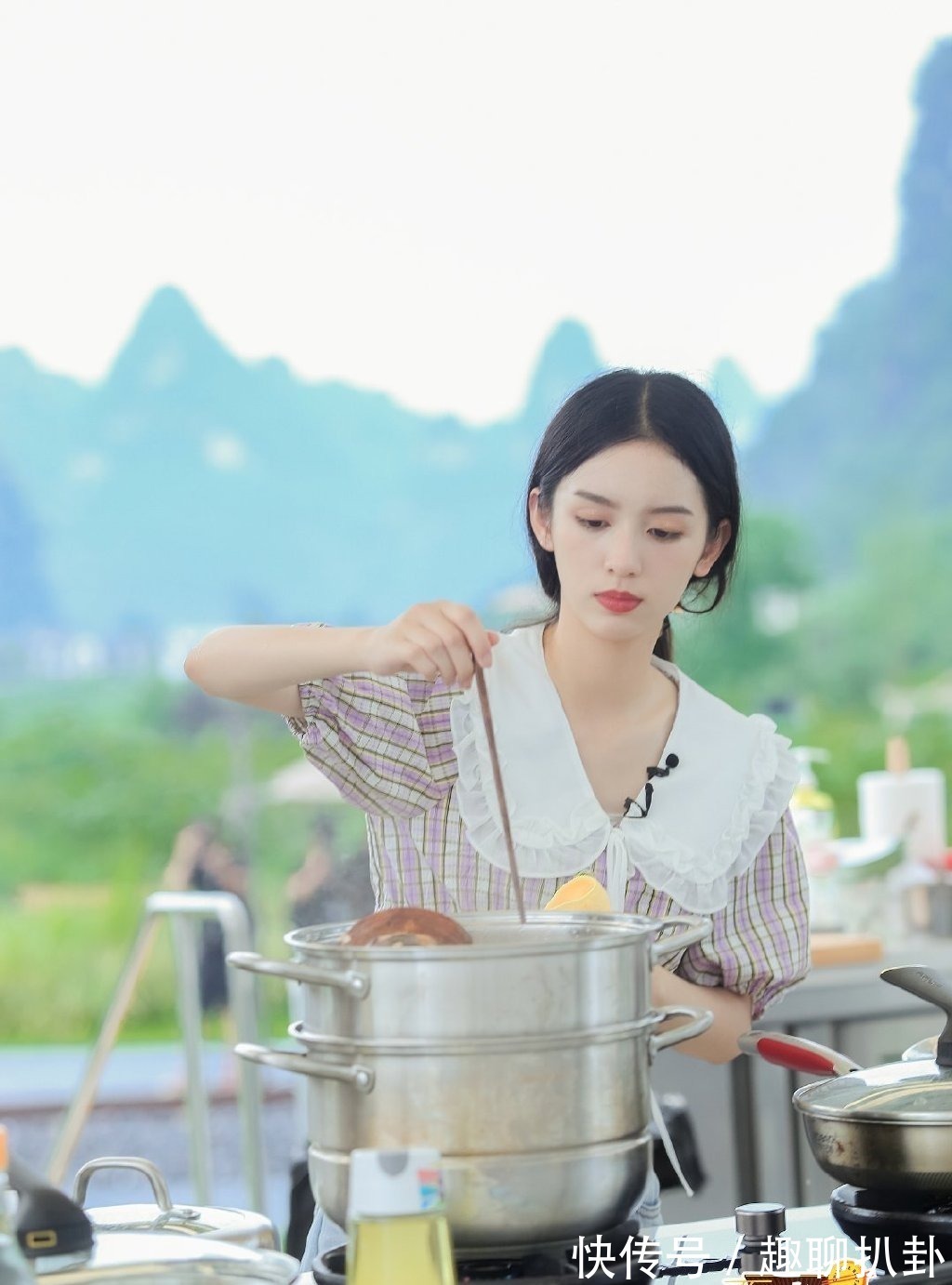 丁真的包子，檀健次的鱼，《中餐厅》正能量，当艺人也需要会做饭