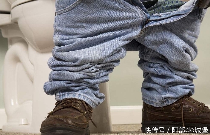 会出现|爱拖拉的人,当遇到这个“饭后表现”时,可能是“胃癌”的前兆