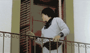 |搞笑GIF:妹子,你让我惊呆了,怎么做到的?