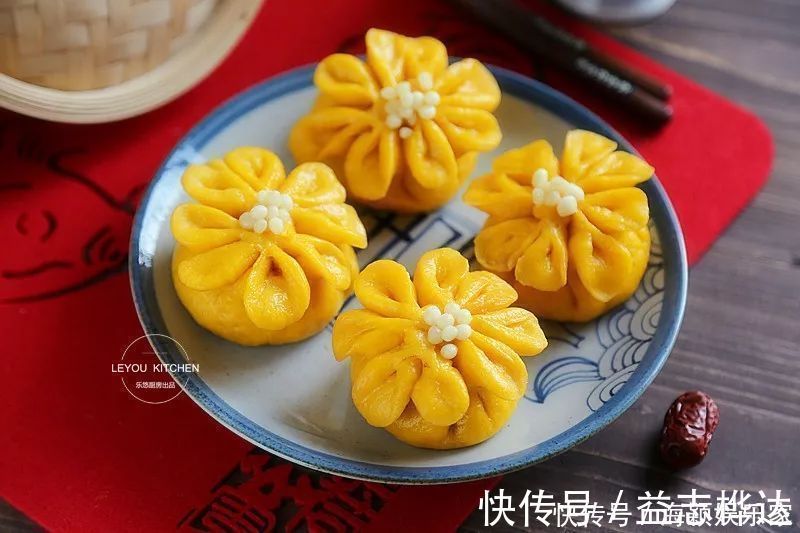 豆沙馅|多捏几下,豆沙包和花一样漂亮,过年端上桌,全家抢着拍照