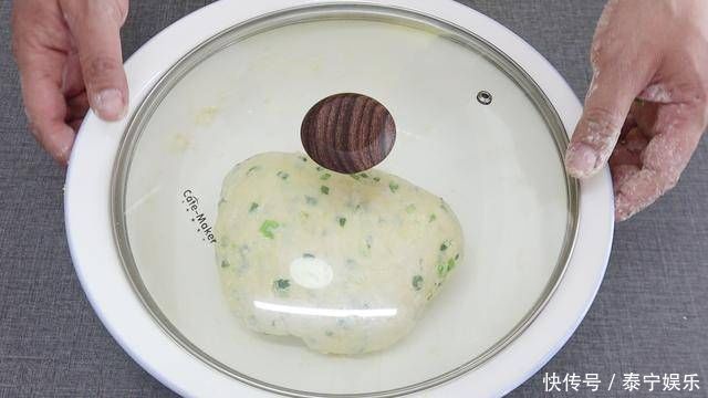 外婆用了40年烙饼做法,柔软多层,凉了不发硬,学会给家人露一手